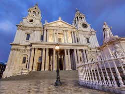 St. Paul's Cathedral ao entardecer
