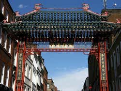 Porta de entrada da Chinatown, o bairro chinês de Londres