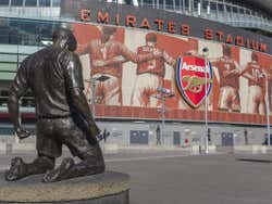 Estátua de Thierry Henry junto ao Emirates Stadium de Londres