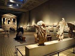 Monumento às Nereidas no Museu Britânico de Londres