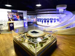 Interior do museu do Estádio Chelsea de Londres