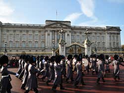 Troca da Guarda em frente ao Palácio de Buckingham de Londres