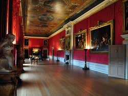 Interior do Palácio de Kensington de Londres