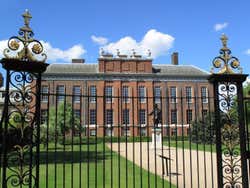 Fachada do Palácio de Kensington de Londres