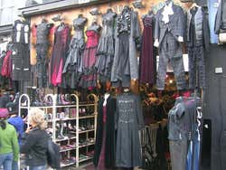 Loja de roupa no bairro de Camden Town de Londres