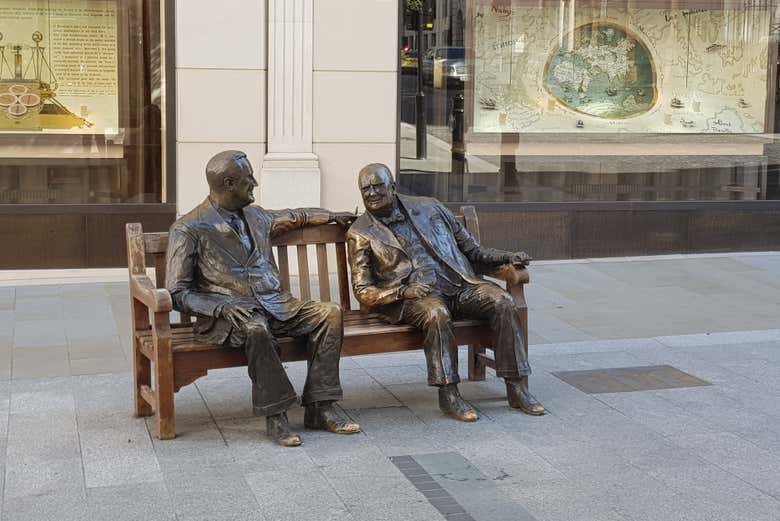 As estátuas de Roosevelt e Churchill